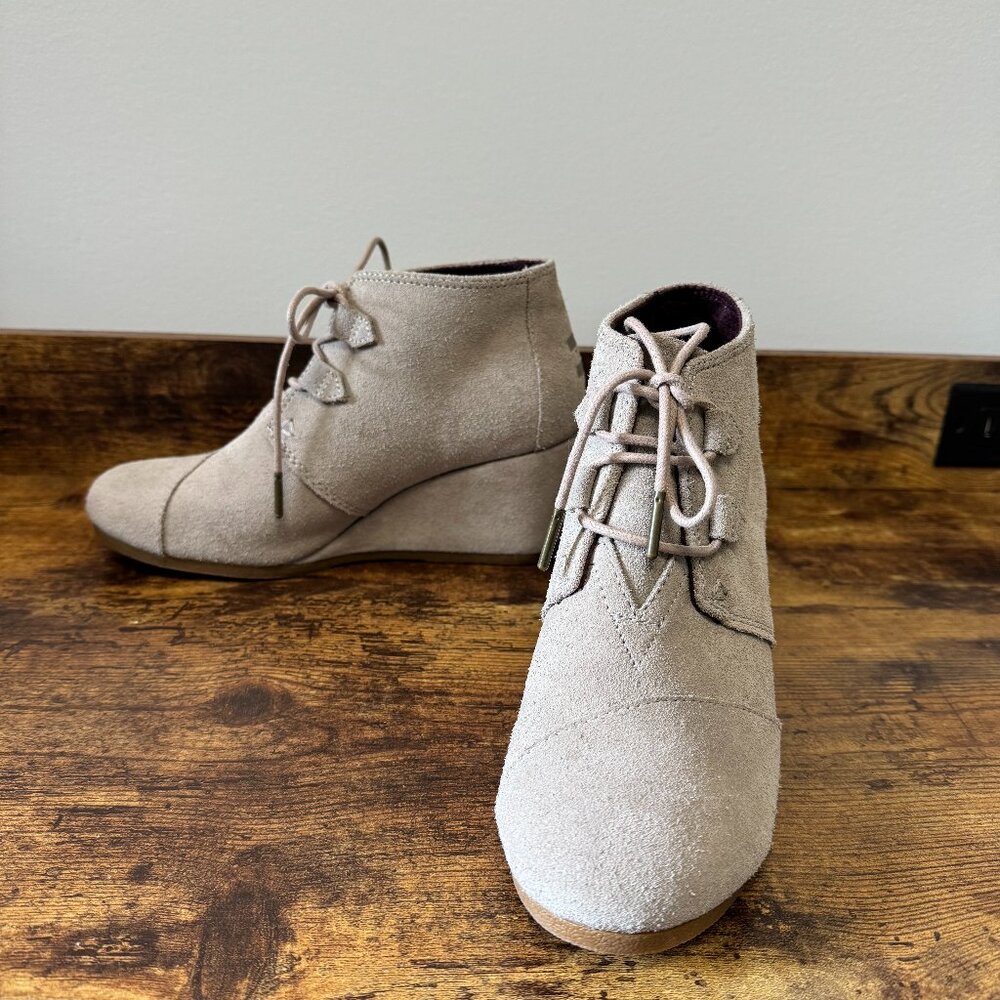 TOMS‎ Women's Kala Desert Wedge Ankle High Bootie In Desert Tan Suede Size 8.5